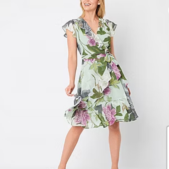 Danny & Nicole Dresses & Skirts - Danny & Nicole NWT Chiffon Floral Print Dress